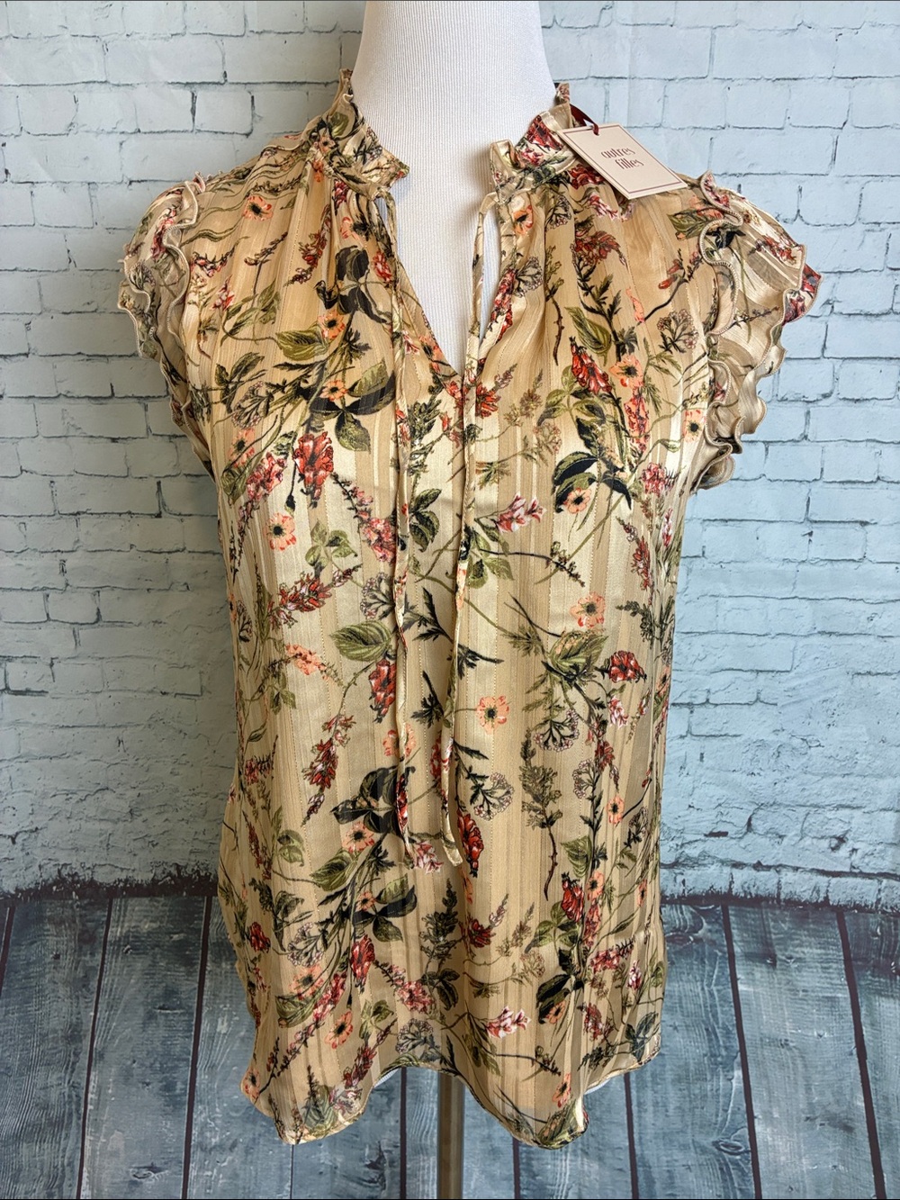 NWT-AUTRES FILLES Jacquard  Floral Ruffle Sleeve Blouse Size M